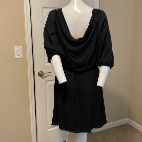 ALICE + OLIVIA BLACK SILK ABOVE THE KNEE COLD SHOULDER OPEN BACK DRESS size M - Picture 10 of 12